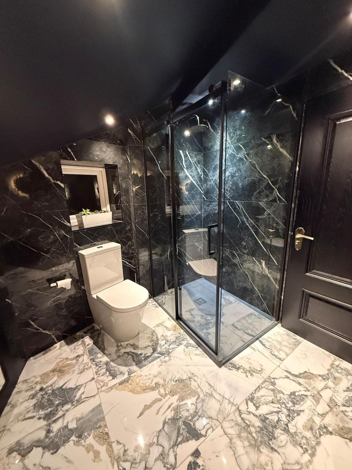 The Loft At One Luxury Penthouse Appartement Wigan Buitenkant foto